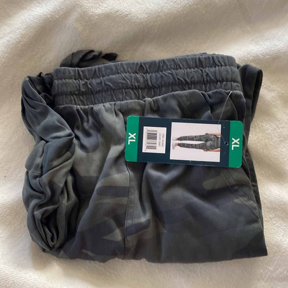 Splendid Ladies Camo Jogger Pant - Picture 5 of 7